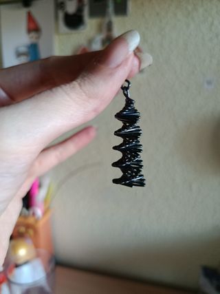 Pendientes largos espiral negros