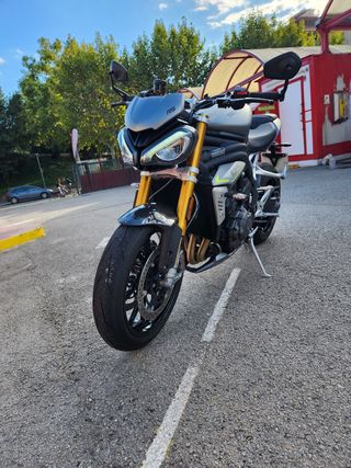 Triumph Speed Triple 1200 RS 