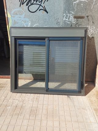 Ventana aluminio corredera con mosquitera