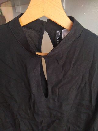 Blusa negra nueva con abertura pecho y espalda