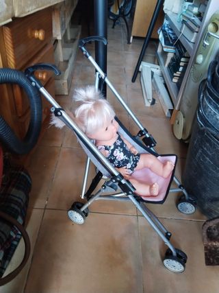 Muñeca con cochecito