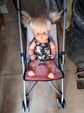 Muñeca con cochecito