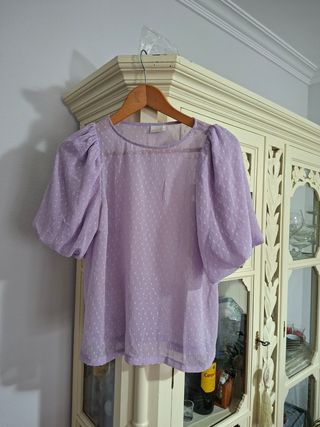Blusa NÜMPH lila con Mangas Abullonadas
