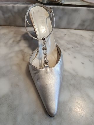 Zapatos de vestir plateados con brillantes 