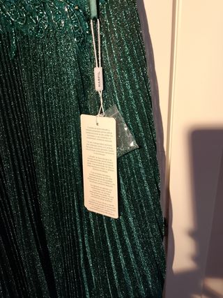 Vestido verde largo con pedrería