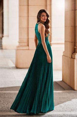 Vestido verde largo con pedrería
