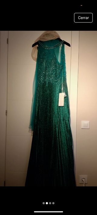 Vestido verde largo con pedrería