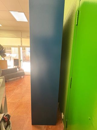 Vitrina expositor azul con puertas y cajones