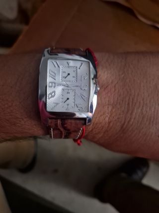 Reloj Guess plateado y marrón