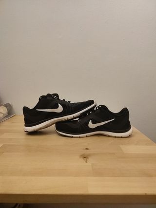 Bambas Zapatillas Nike Negras talla 38 training