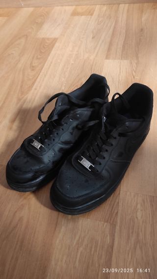 Nike Air Force 1 Negras
