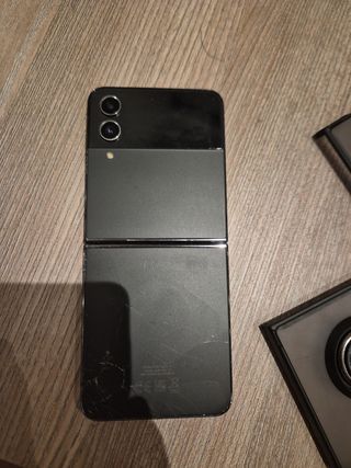 Samsung Galaxy Flip 4
