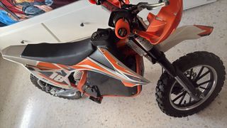 Minicross eléctrica naranja y blanca