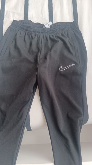 Chándal Nike Negro.
XL 158-170cm.
