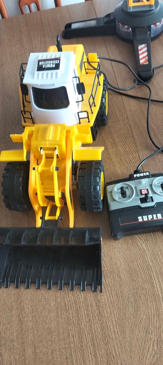 Grúa de Juguete Amarilla