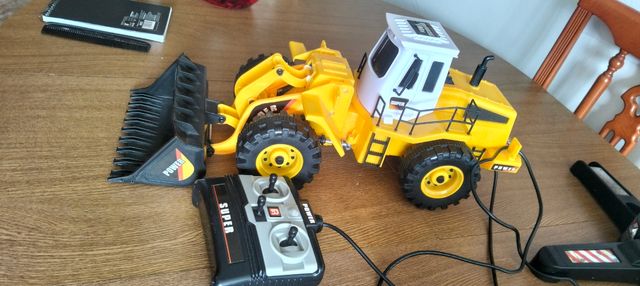 Grúa de Juguete Amarilla