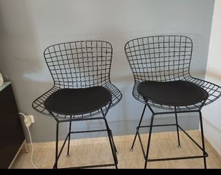 Sillas de diseño metal ngro, incluye cojin sin uso