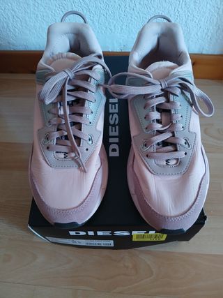 Zapatillas Diesel, Sin estrenar