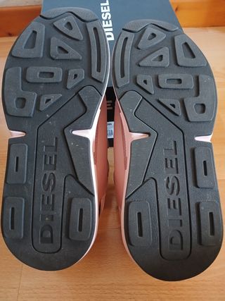 Zapatillas Diesel, Sin estrenar