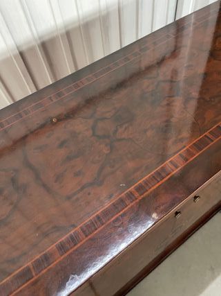 Cómoda de madera antigua