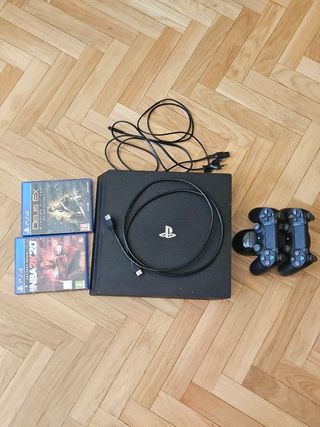 PS4 Pro 1TB + 2 mandos + cargador mandos + 2 Juego