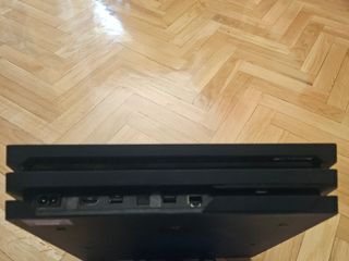 PS4 Pro 1TB + 2 mandos + cargador mandos + 2 Juego