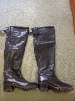 Botas altas de cuero negro