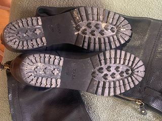 Botas altas de cuero negro