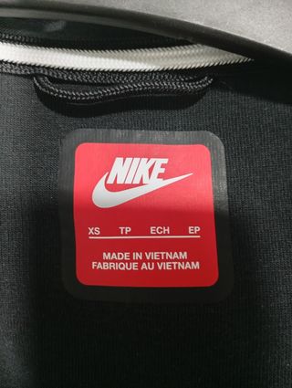 Chaqueta Nike Negra con Cremallera