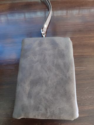 Monedero gris con cremallera