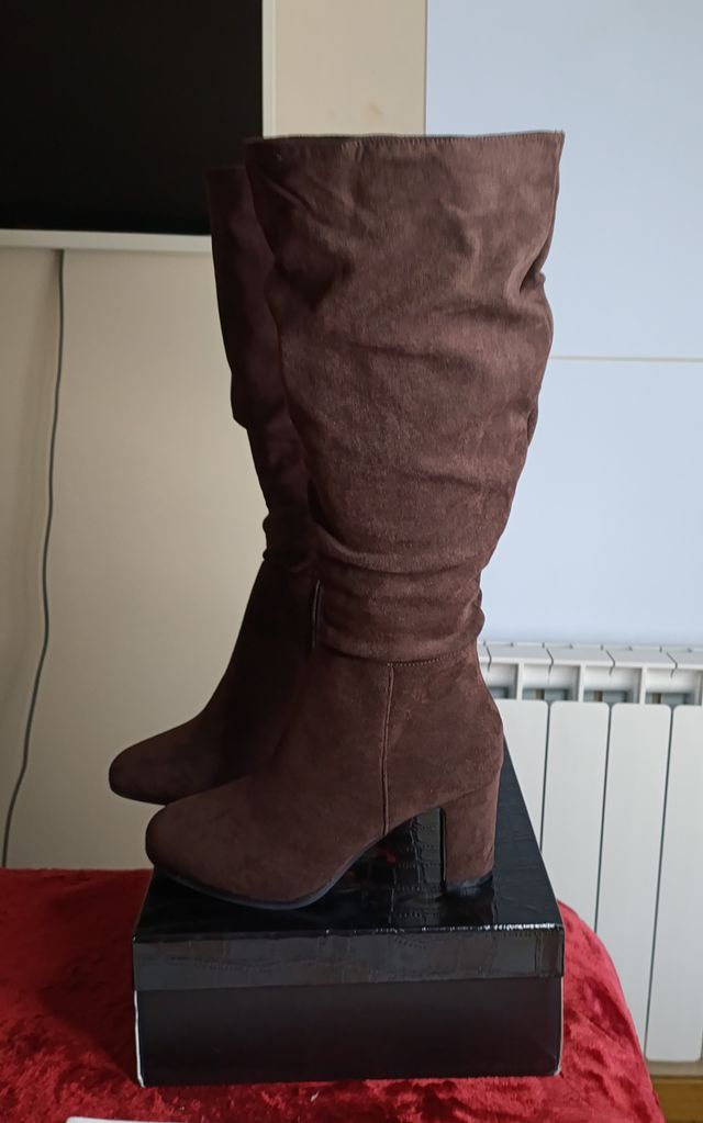 Botas altas marrones elegantes #38