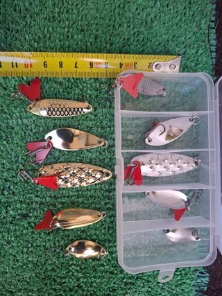 Caja de 10 cucharillas de pesca