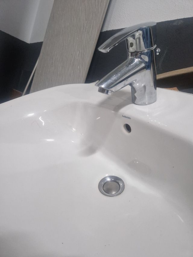 Lavabo de cerámica blanco