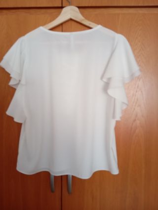 Blusa Stradivarius blanca con cordones