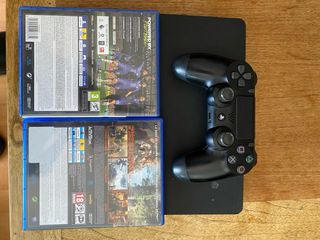 PS4 (PlayStation 4) con FIFA 22 y Call of Duty