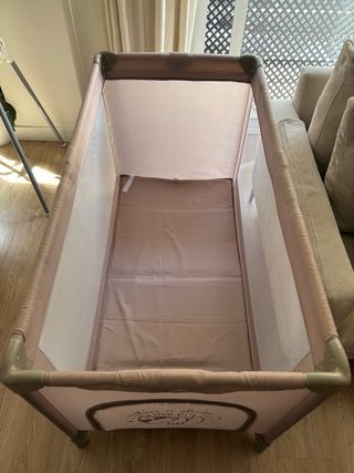 Cuna de viaje ligera y compacta