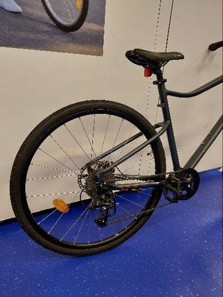 Bicicleta de trekking 28 pulgadas aluminio monoplato 9V