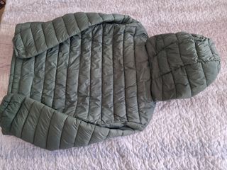 Plumífero ligero verde talla L.pull&bear. 