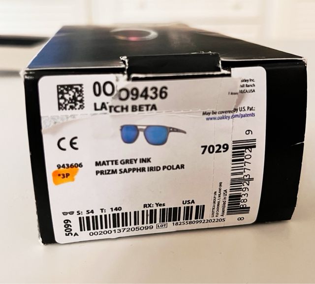 Gafas de sol Oakley grises y moradas