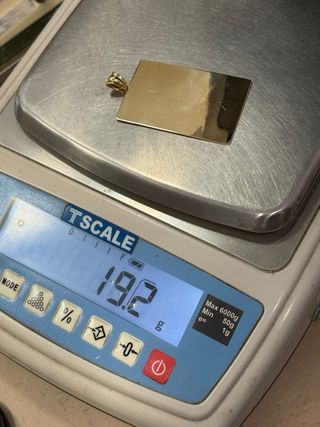 Colgante chapa lisa de oro 18k