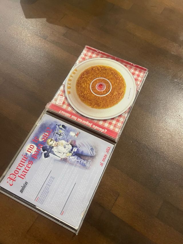 CD Molotov - ¿Dónde jugarán las niñas?