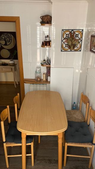 Mesa de cocina madera con 4 sillas y cajón