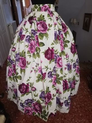 Falda regional floral nueva