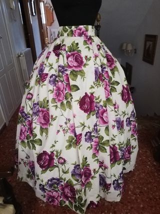 Falda regional floral nueva