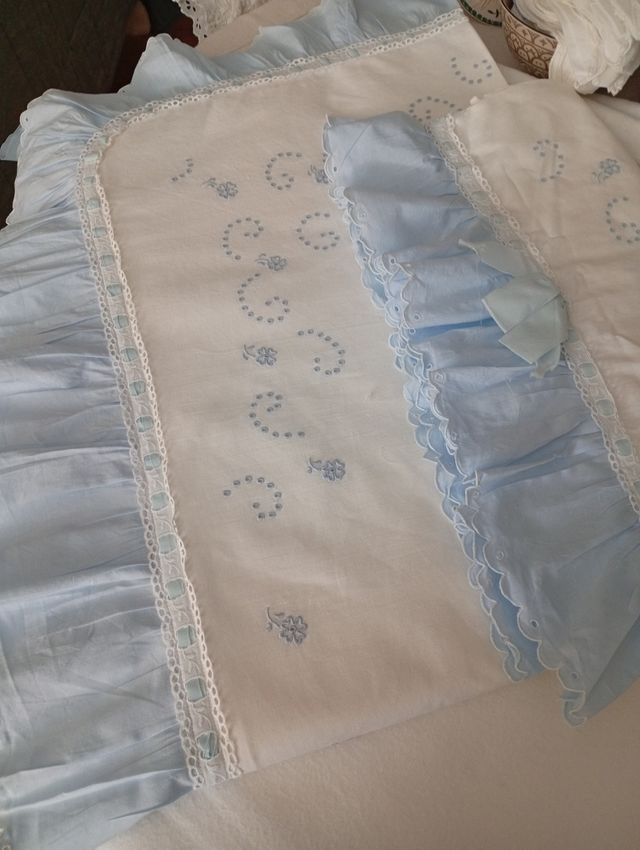 Almofada e fundo de bancada em lençol