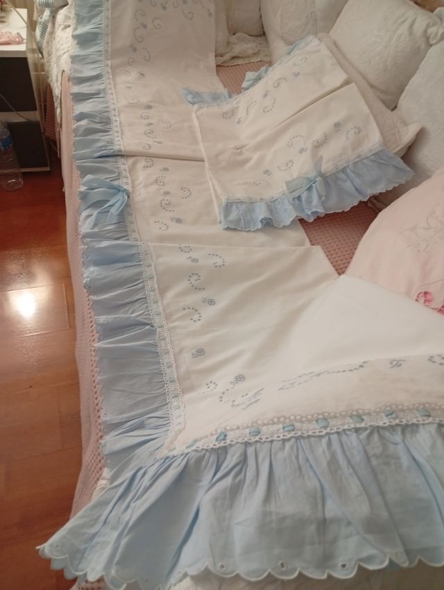 Almofada e fundo de bancada em lençol