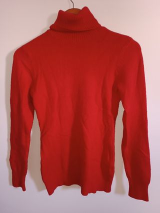 Jersey rojo cuello alto