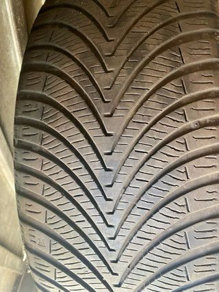 neumáticos Khumo Solus 4S 215/55 R17