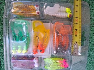 Caja 17 señuelos pesca