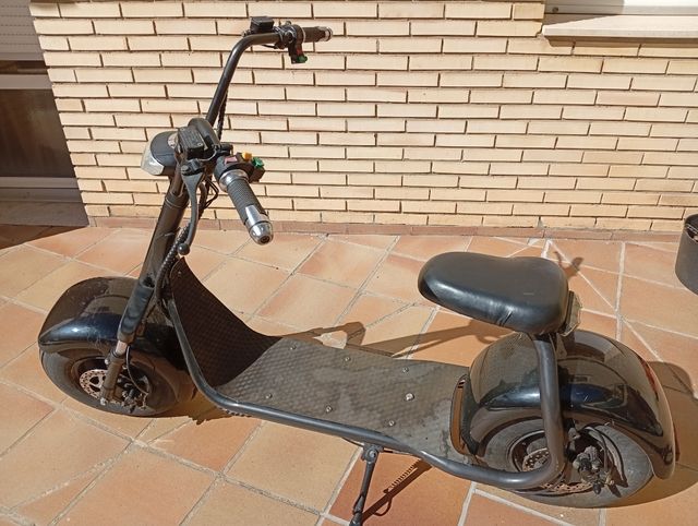 Moto Eléctrica Negra en perfecto estado